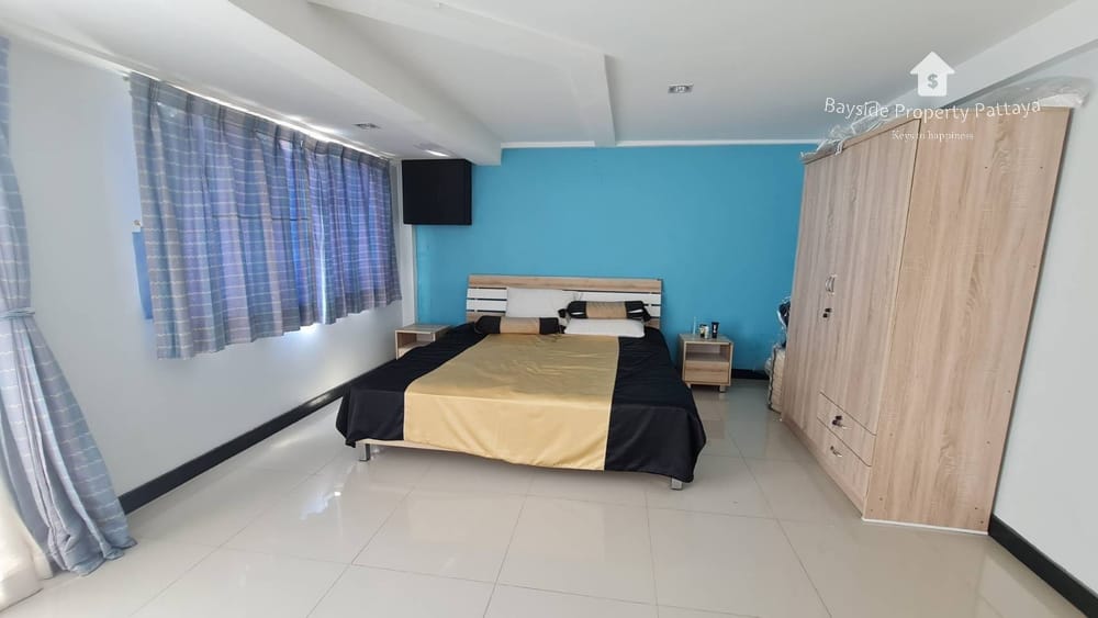 Spacious 7-Bedroom Guest House with Air Conditioning in Pratumnak, Pattaya for Sale 4