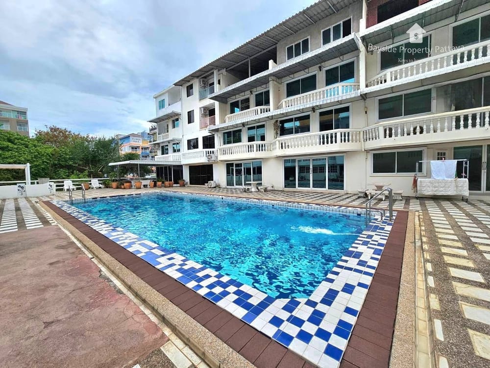 Spacious 7-Bedroom Guest House with Air Conditioning in Pratumnak, Pattaya for Sale 14