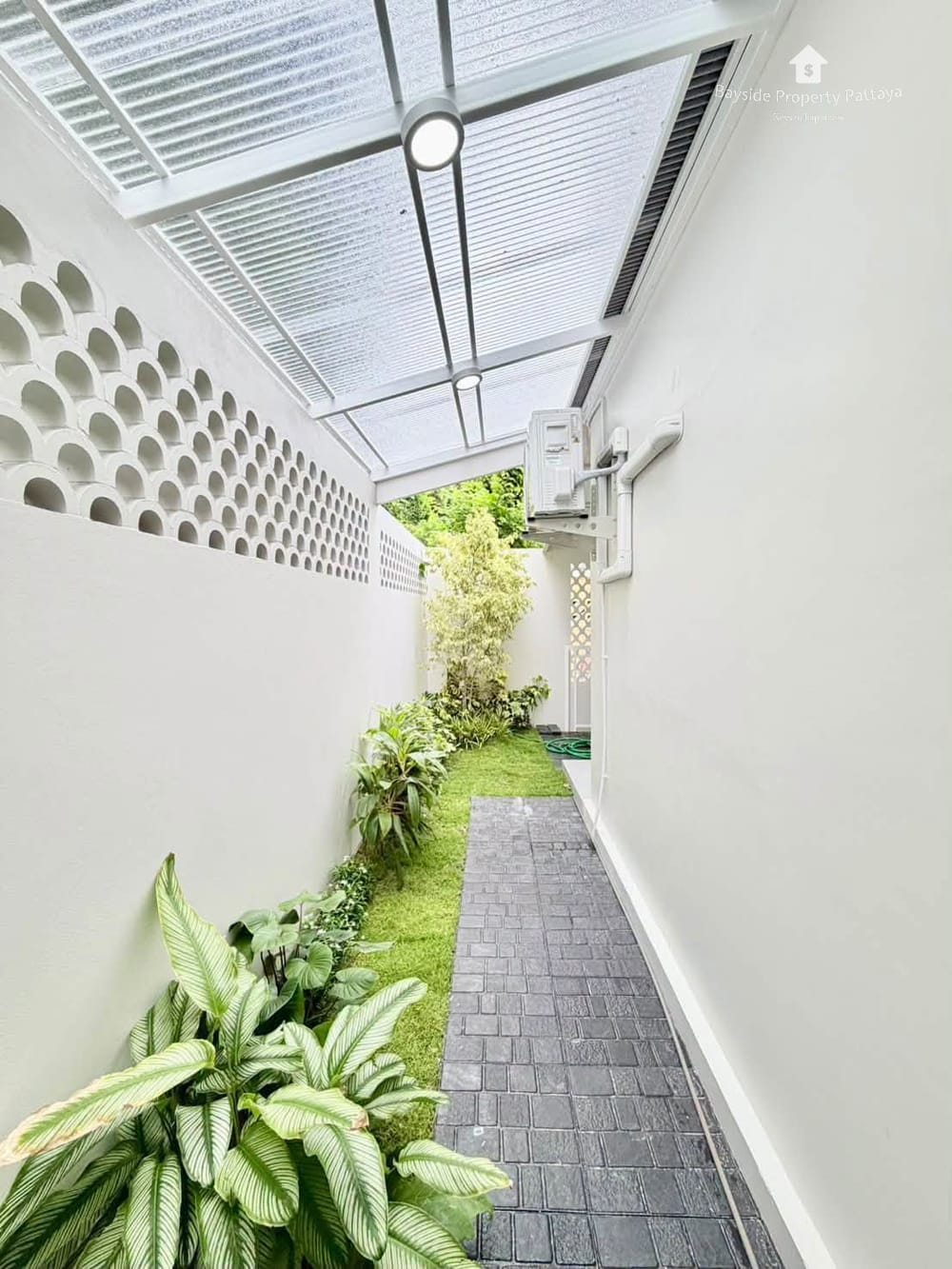 3-Bedroom Townhouse for Sale in Bann Pruksa Boonsampan, Central Pattaya with Air Conditioning 9