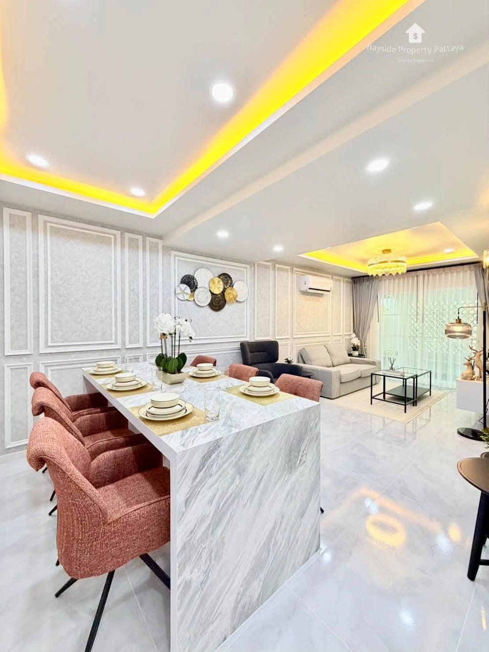 3-Bedroom Townhouse for Sale in Bann Pruksa Boonsampan, Central Pattaya with Air Conditioning 2