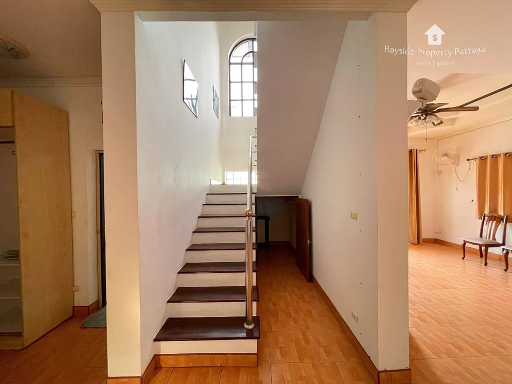 Spacious 4-Bedroom House for Sale and Rent in Na Kluea, Pattaya with City View and Air Conditioning 4