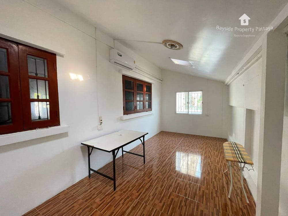 Spacious 4-Bedroom House for Sale and Rent in Na Kluea, Pattaya with City View and Air Conditioning 5