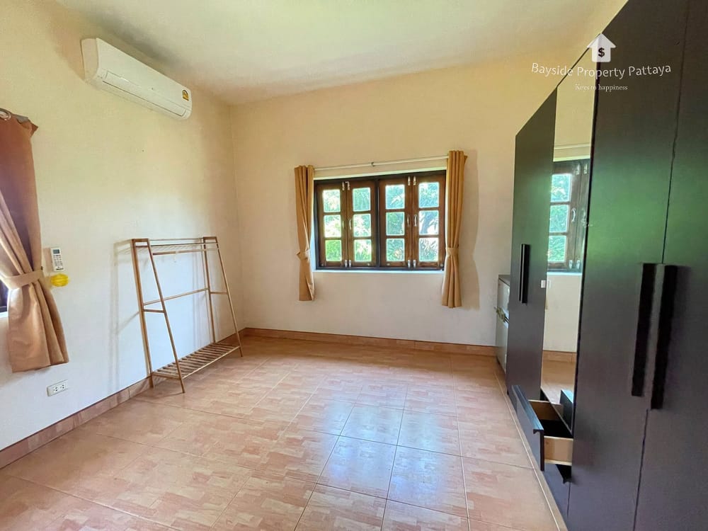 Spacious 4-Bedroom House for Sale and Rent in Na Kluea, Pattaya with City View and Air Conditioning 8