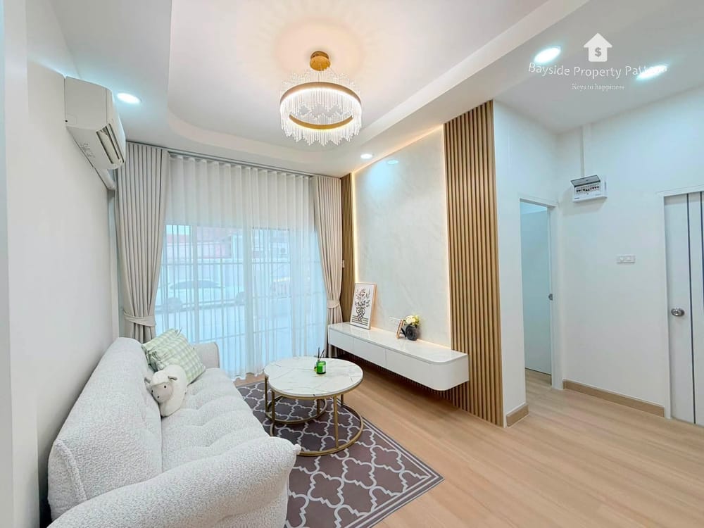 2-Bedroom Townhouse for Sale in Eakmongkol Village 4, East Pattaya 2