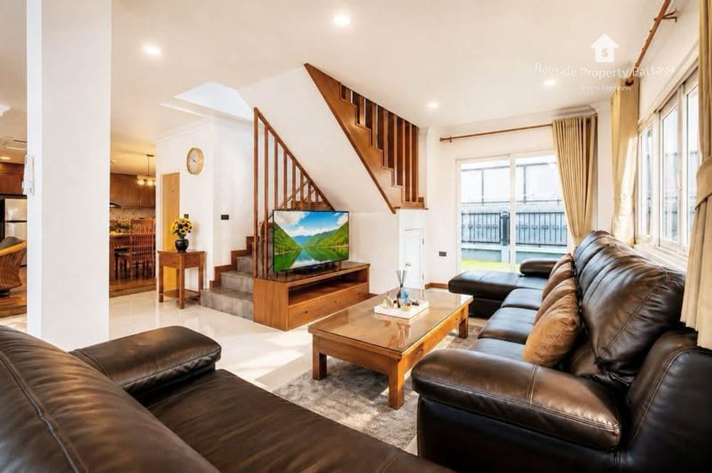 Spacious 5-Bedroom Villa for Rent at View Point Villa, Jomtien with City Views 4