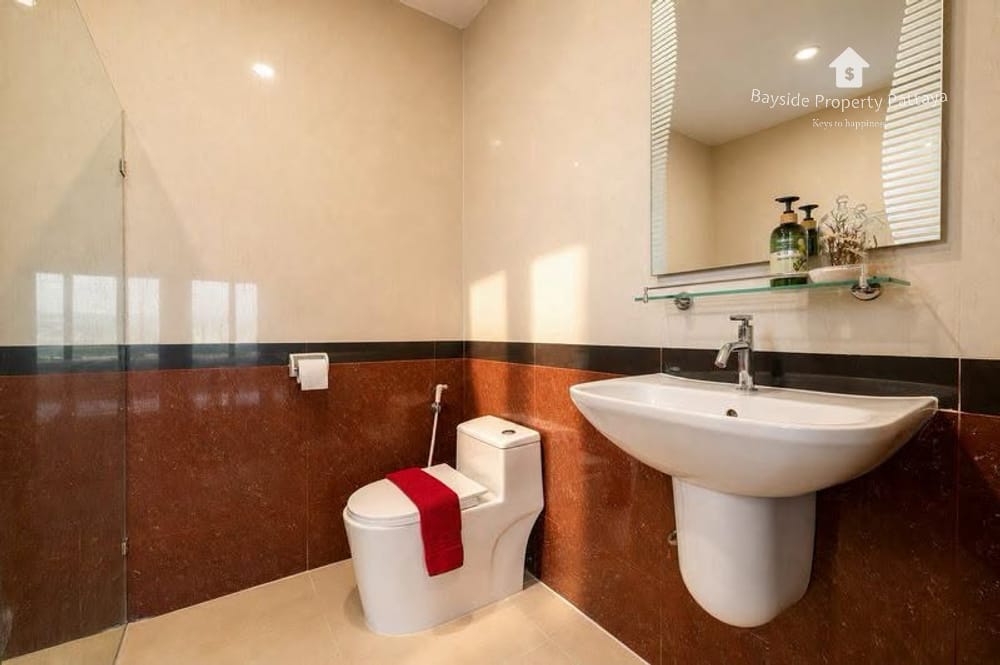Spacious 5-Bedroom Villa for Rent at View Point Villa, Jomtien with City Views 19