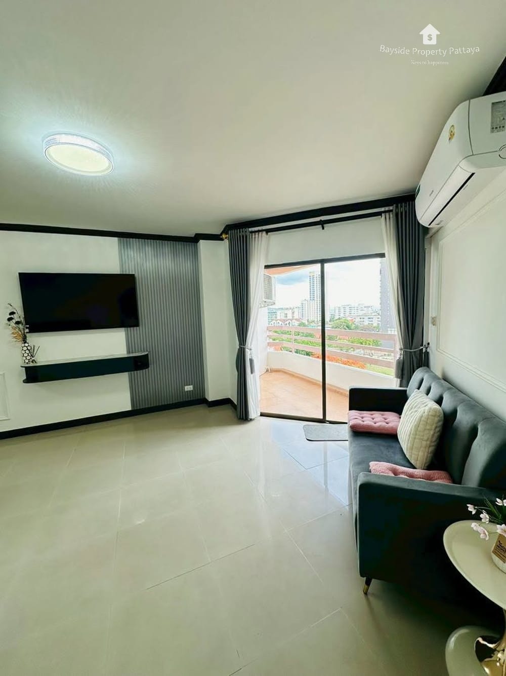 Stunning 1-Bedroom Sea View Condo for Sale at Keang Talay Condominium, Pratumnak 12