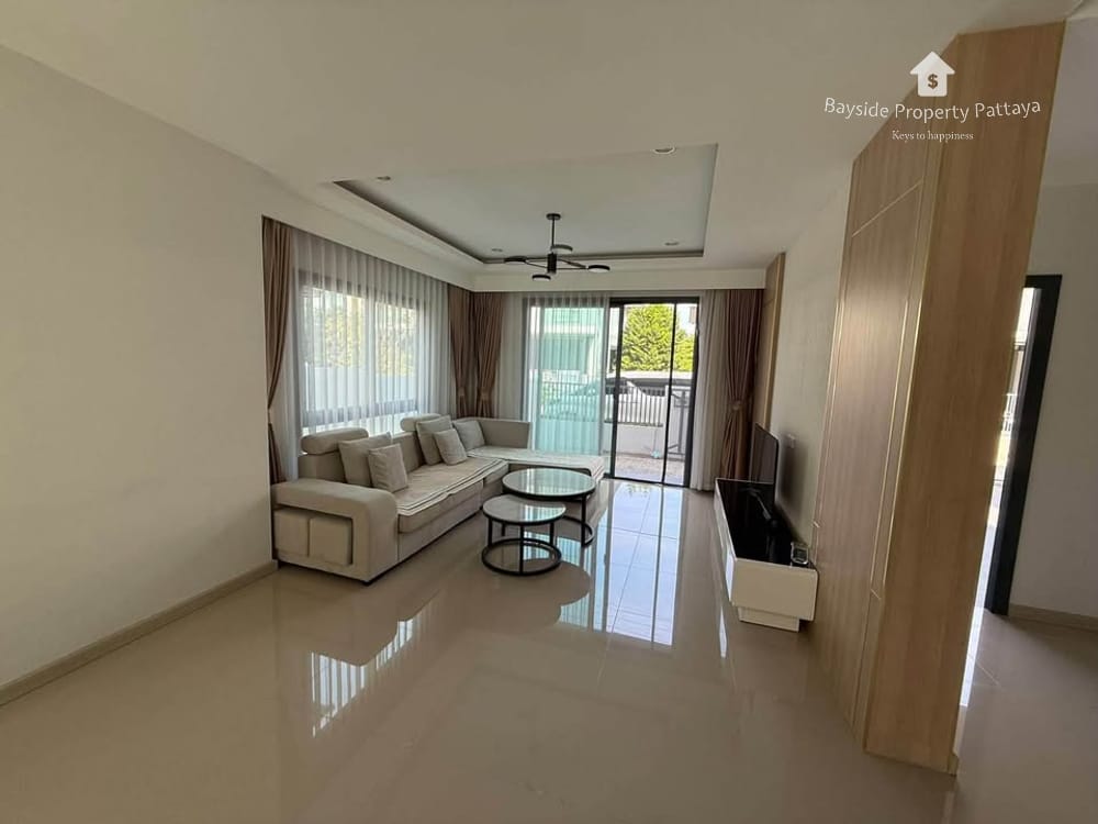 Spacious 3-Bedroom House with City View for Sale in Nong Pla Lai, Pattaya 2