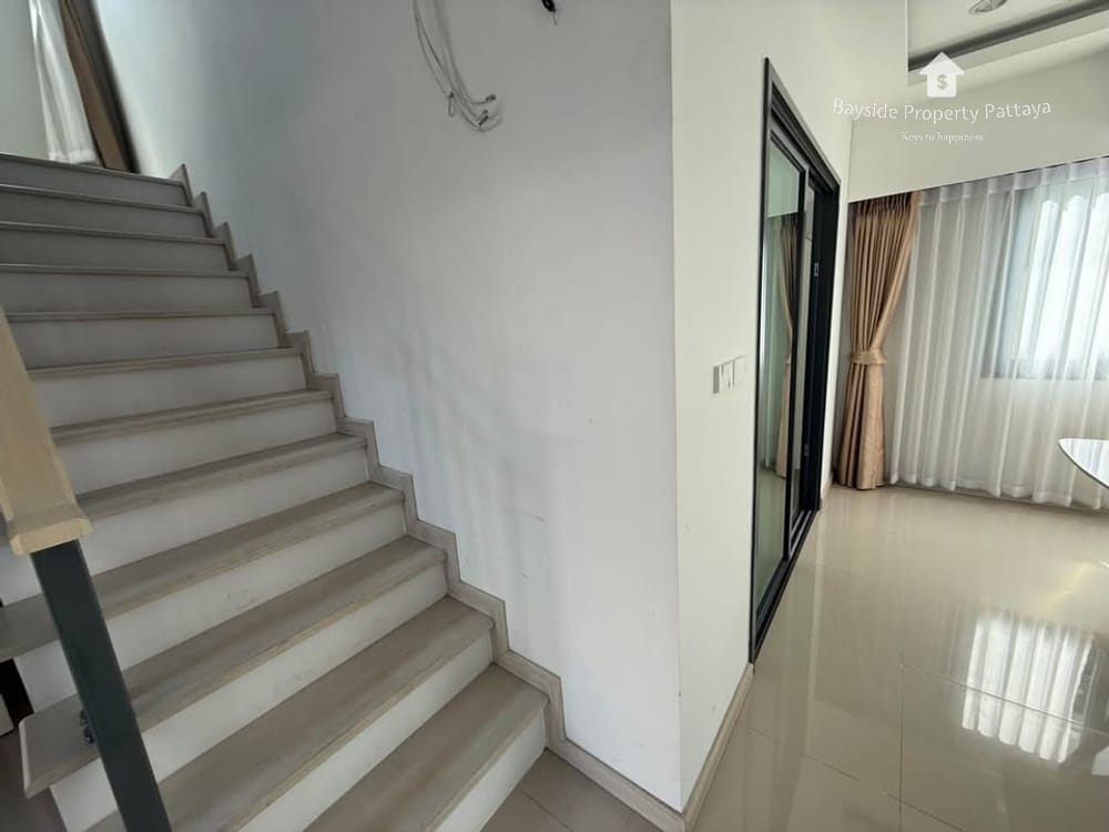 Spacious 3-Bedroom House with City View for Sale in Nong Pla Lai, Pattaya 8