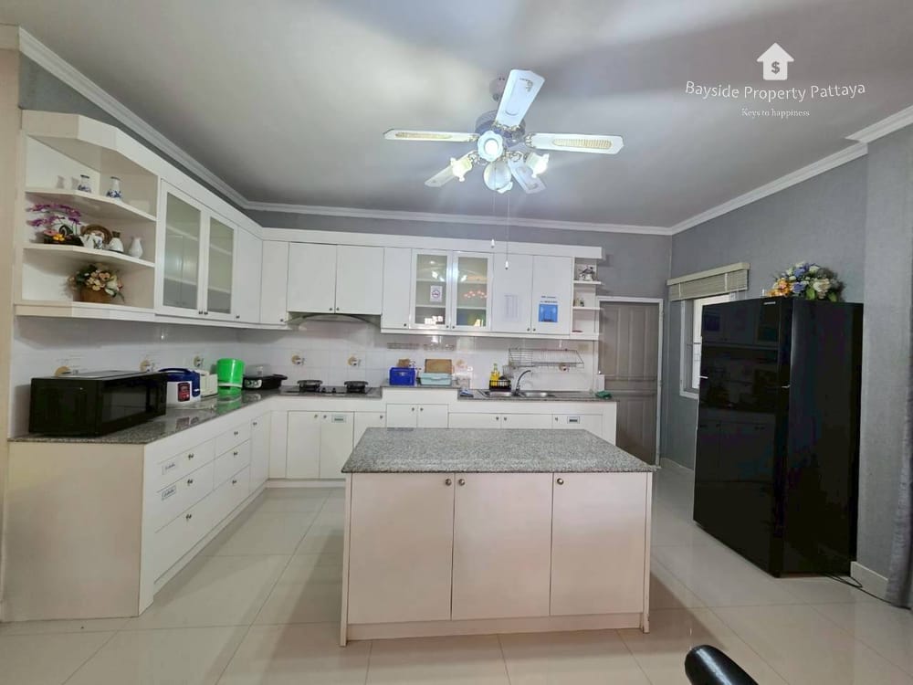 Spacious 3-Bedroom Pool Villa for Sale in Bang Saray, Pattaya with Air Conditioning 40