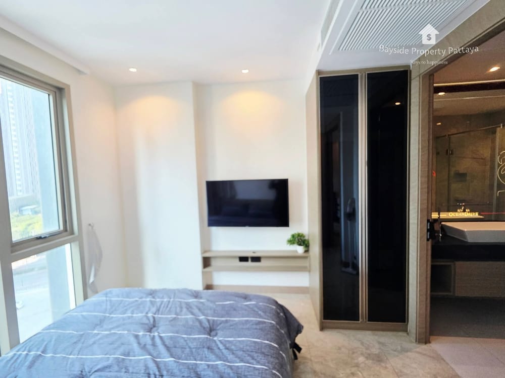 Beachfront 1-Bedroom Condo for Sale at The Riviera Ocean Drive, Jomtien Pattaya with 24/7 Security 7