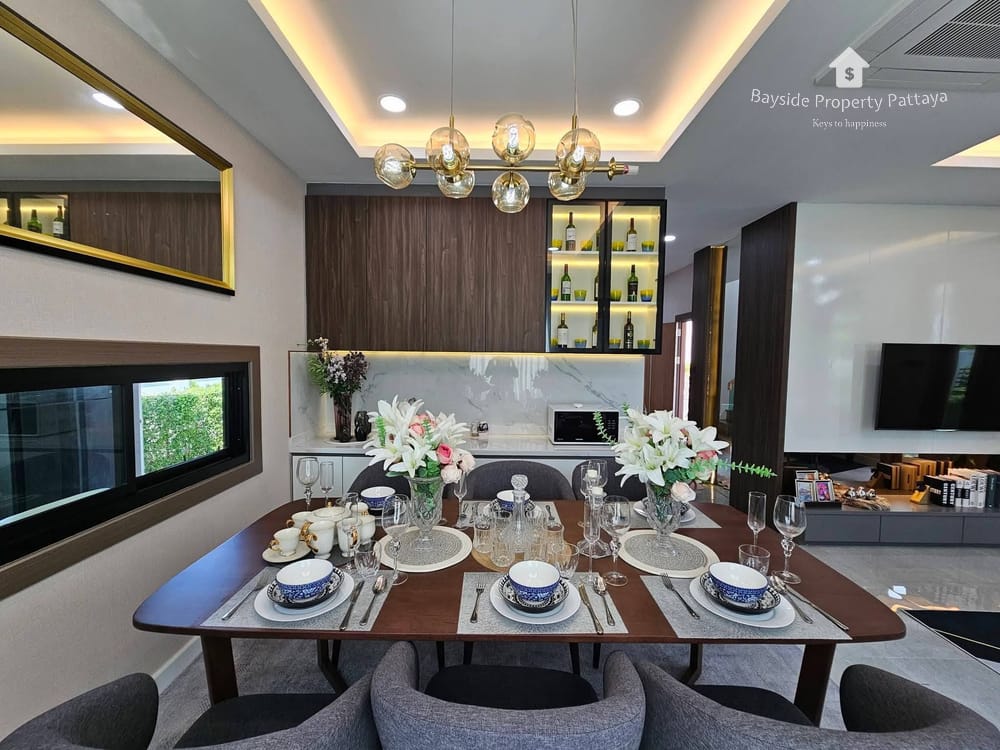 Spacious 4-Bedroom Villa for Sale in East Pattaya - Pet Friendly with Air Conditioning 5