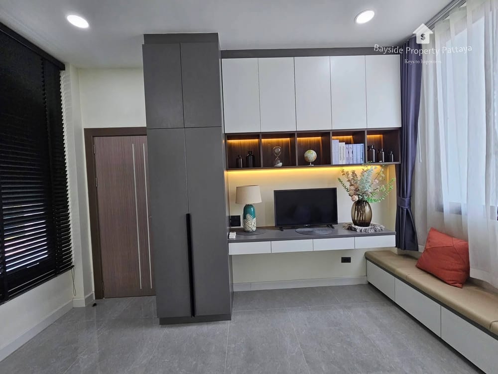 Spacious 4-Bedroom Villa for Sale in East Pattaya - Pet Friendly with Air Conditioning 7