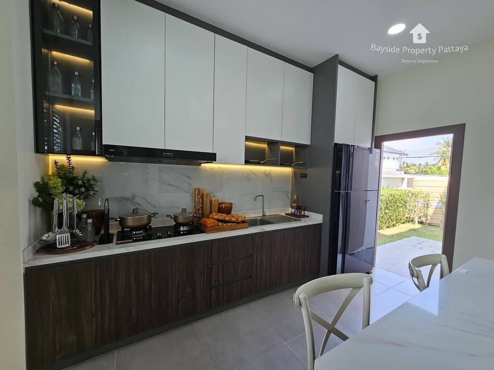 Spacious 4-Bedroom Villa for Sale in East Pattaya - Pet Friendly with Air Conditioning 10