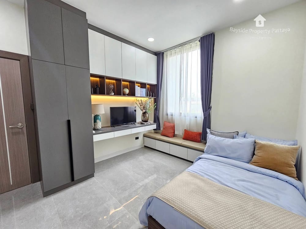 Spacious 4-Bedroom Villa for Sale in East Pattaya - Pet Friendly with Air Conditioning 12