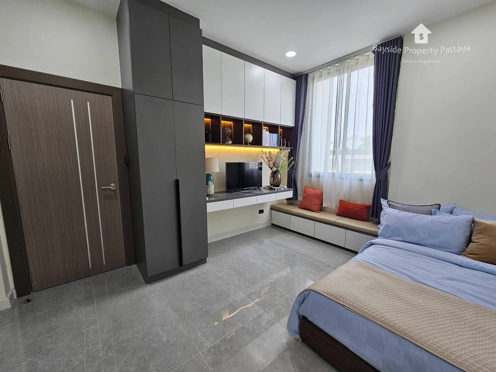Spacious 4-Bedroom Villa for Sale in East Pattaya - Pet Friendly with Air Conditioning 13