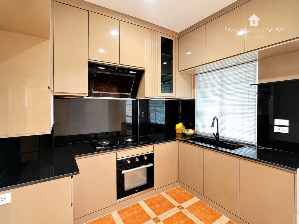 Spacious 5-Bedroom House for Rent in Nong Pla Lai, Pattaya with Air Conditioning 8