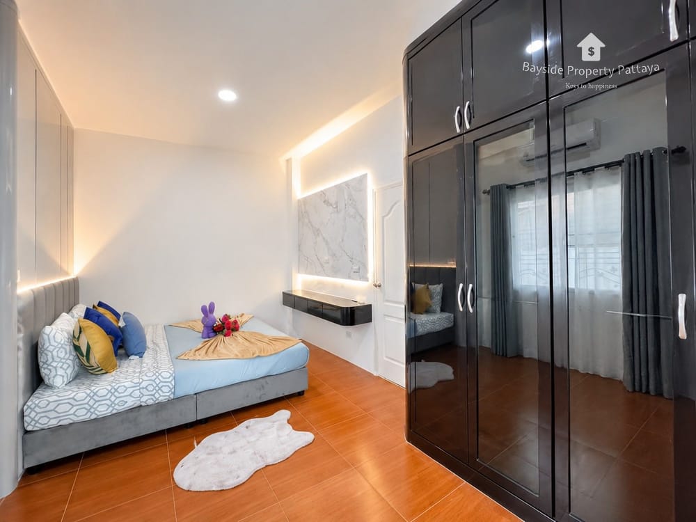 Spacious 5-Bedroom House for Rent in Nong Pla Lai, Pattaya with Air Conditioning 5
