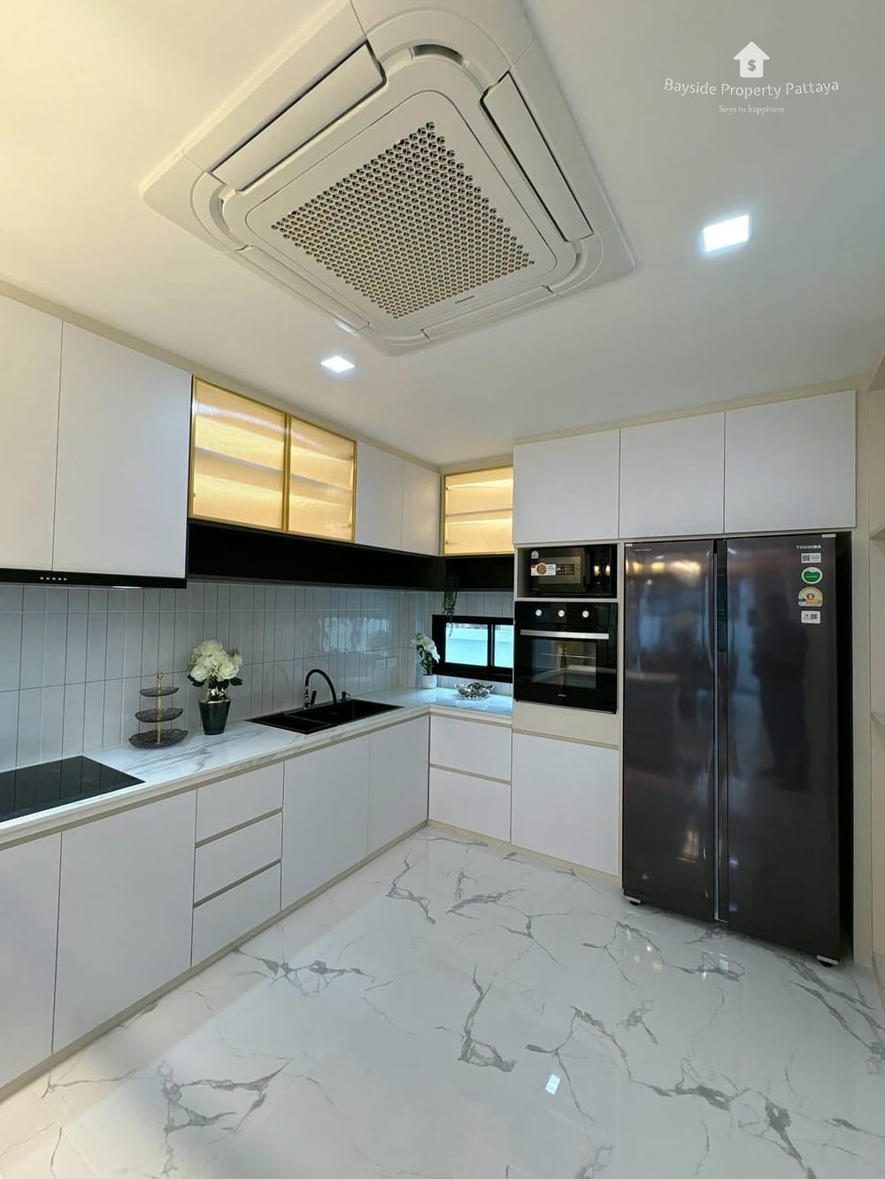 Großzügige 5-Schlafzimmer Poolvilla mit Stadtblick in Jomtien, Pattaya zum Verkauf 9