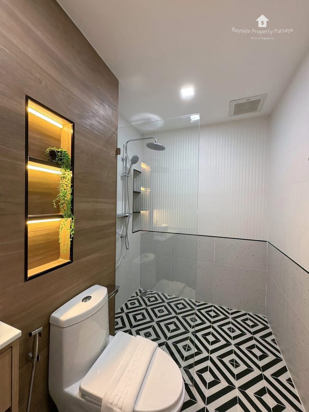 Großzügige 5-Schlafzimmer Poolvilla mit Stadtblick in Jomtien, Pattaya zum Verkauf 23
