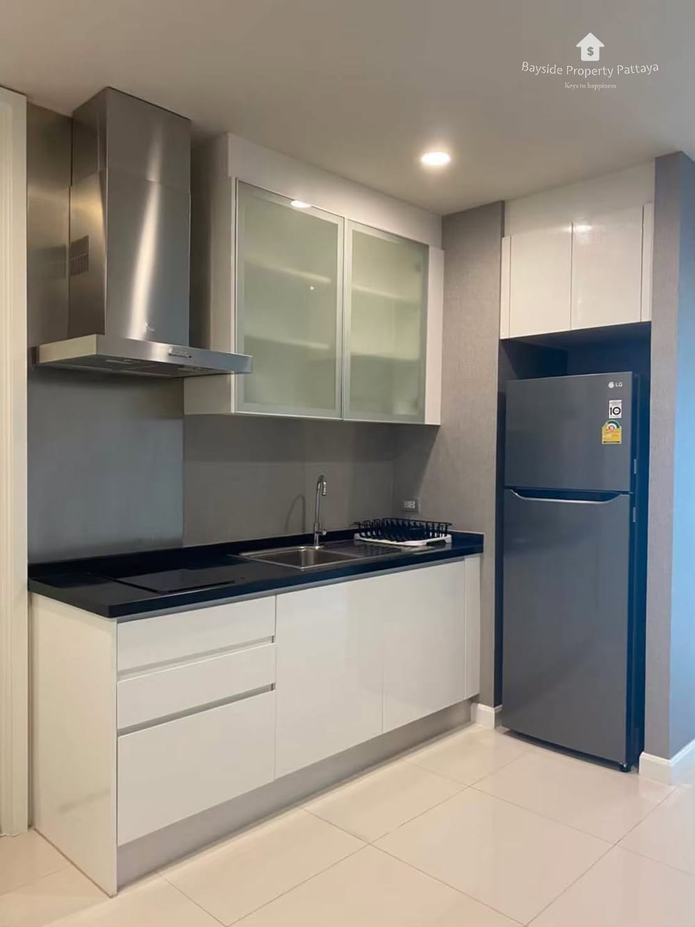 Beachfront 2-Bedroom Condo for Rent in Na Jomtien, Pattaya 8