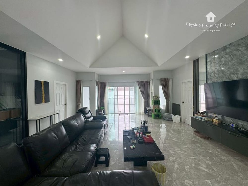 Spacious 4 Bedroom Detached House for Sale in East Pattaya - Conveniently Near Main Road 5