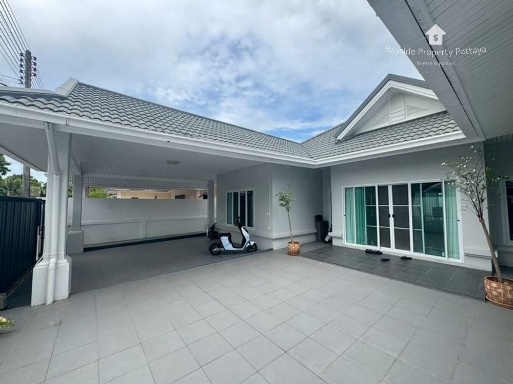 Spacious 4 Bedroom Detached House for Sale in East Pattaya - Conveniently Near Main Road 3
