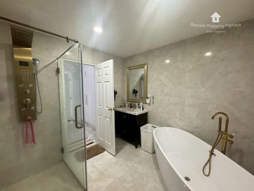 Spacious 4 Bedroom Detached House for Sale in East Pattaya - Conveniently Near Main Road 13