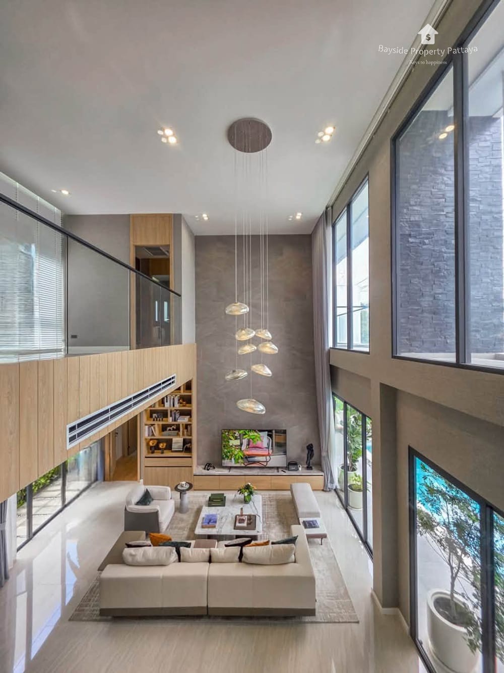 Spacious 6-Bedroom Detached House with Air Conditioning for Sale in Pattaya City 3