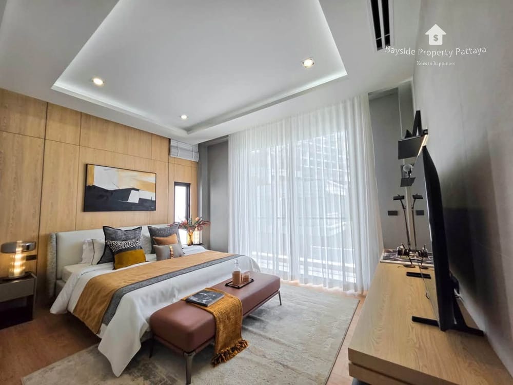 Spacious 6-Bedroom Detached House with Air Conditioning for Sale in Pattaya City 4