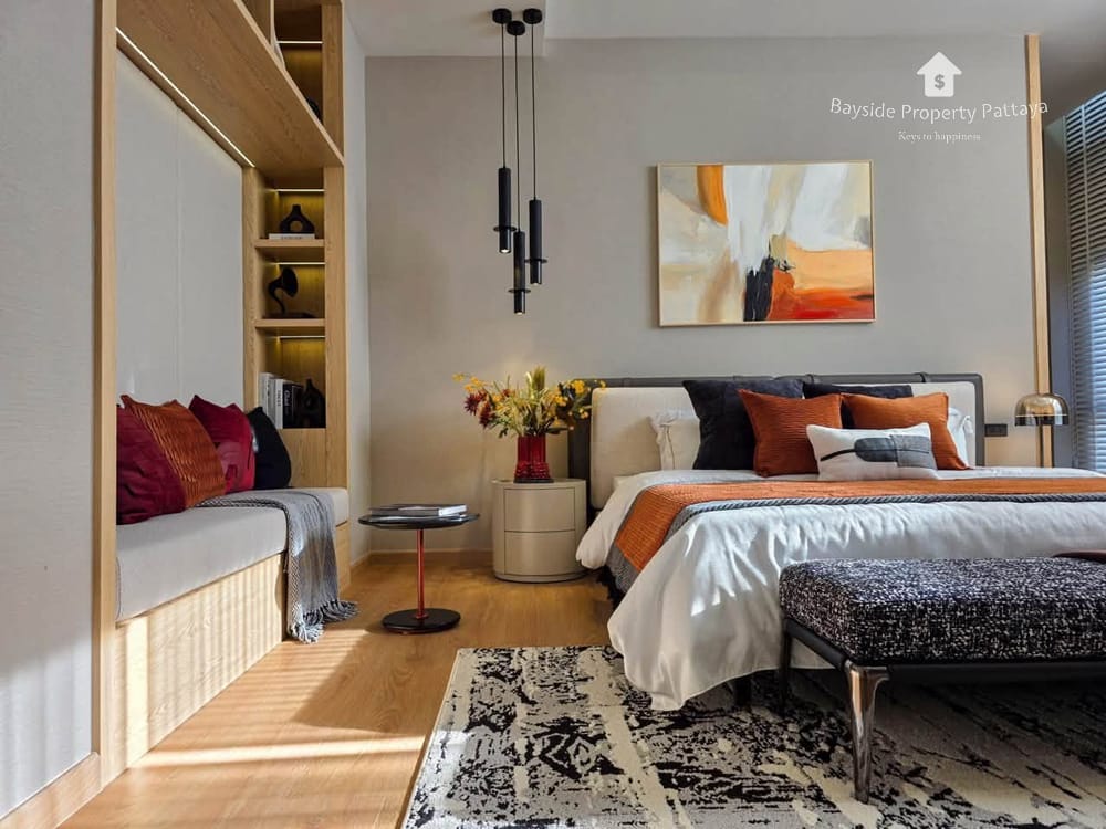 Spacious 6-Bedroom Detached House with Air Conditioning for Sale in Pattaya City 6