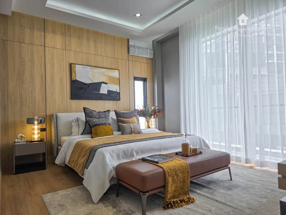 Spacious 6-Bedroom Detached House with Air Conditioning for Sale in Pattaya City 8