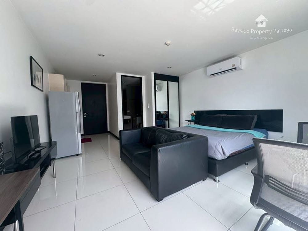 Stylish Studio for Sale in South Beach, Pratumnak, Pattaya with City View and Air Conditioning 2