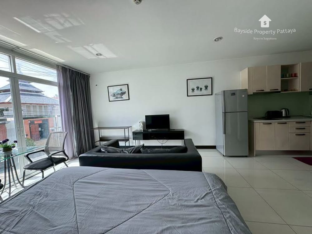 Stylish Studio for Sale in South Beach, Pratumnak, Pattaya with City View and Air Conditioning 3