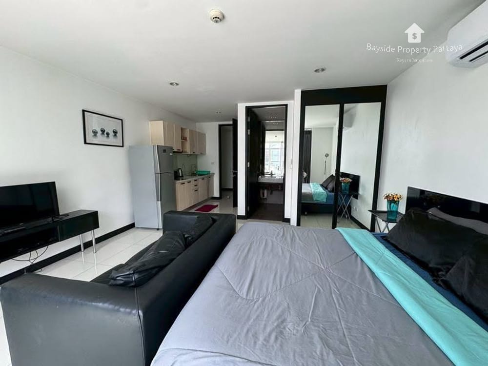 Stylish Studio for Sale in South Beach, Pratumnak, Pattaya with City View and Air Conditioning 4