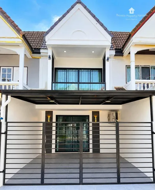 spacious-3-bedroom-townhouse-for-sale-in-jomtien-pattaya-with-air-conditioning-bpp-387