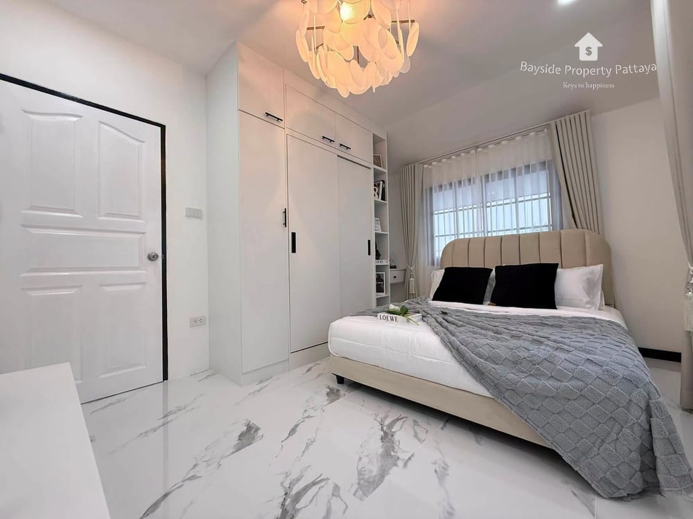 3-Bedroom Pet-Friendly House with Air Conditioning for Sale in Nong Pla Lai, Pattaya 16