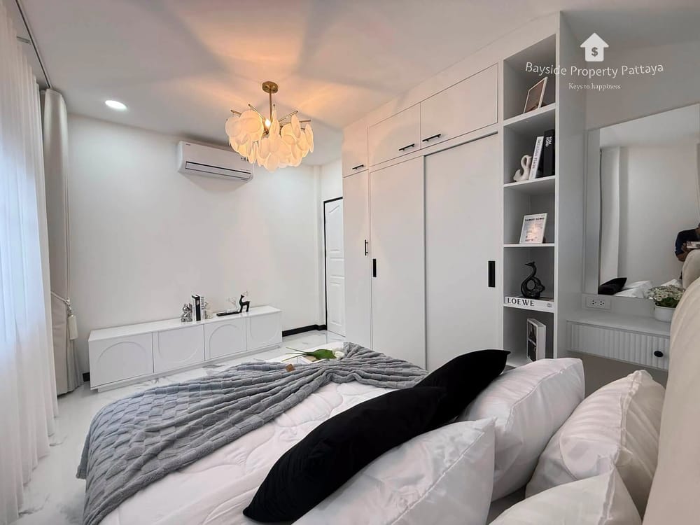 3-Bedroom Pet-Friendly House with Air Conditioning for Sale in Nong Pla Lai, Pattaya 17