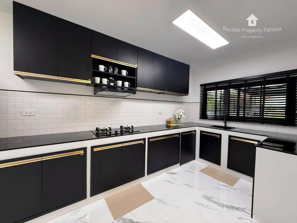3-Bedroom Pet-Friendly House with Air Conditioning for Sale in Nong Pla Lai, Pattaya 18