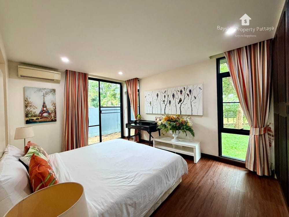 Geräumiges Einfamilienhaus (3 Schlafzimmer) in East Pattaya mit Stadtblick und Klimaanlage 10