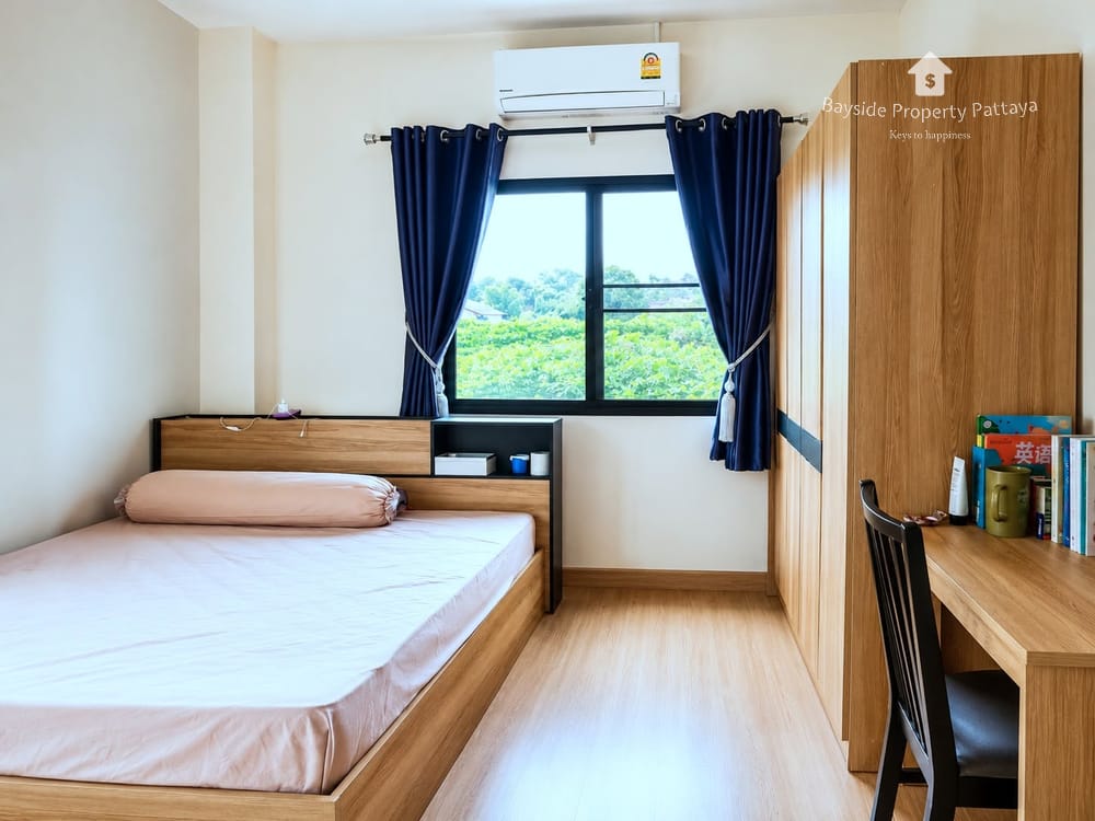 Modernes Reihenhaus mit 3 Schlafzimmern in Ost-Pattaya zu verkaufen – Klimatisiert 6