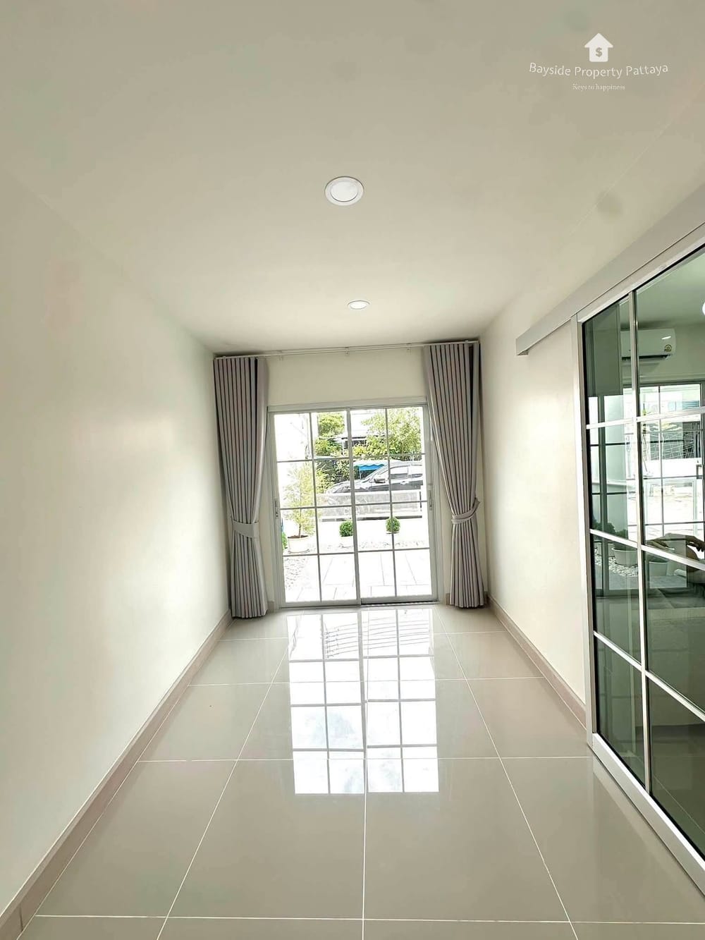 spacious-3-bedroom-detached-house-for-sale-in-bann-pruksa-boonsampan-pattaya-city-view-and-air-conditioning-bpp-433 5