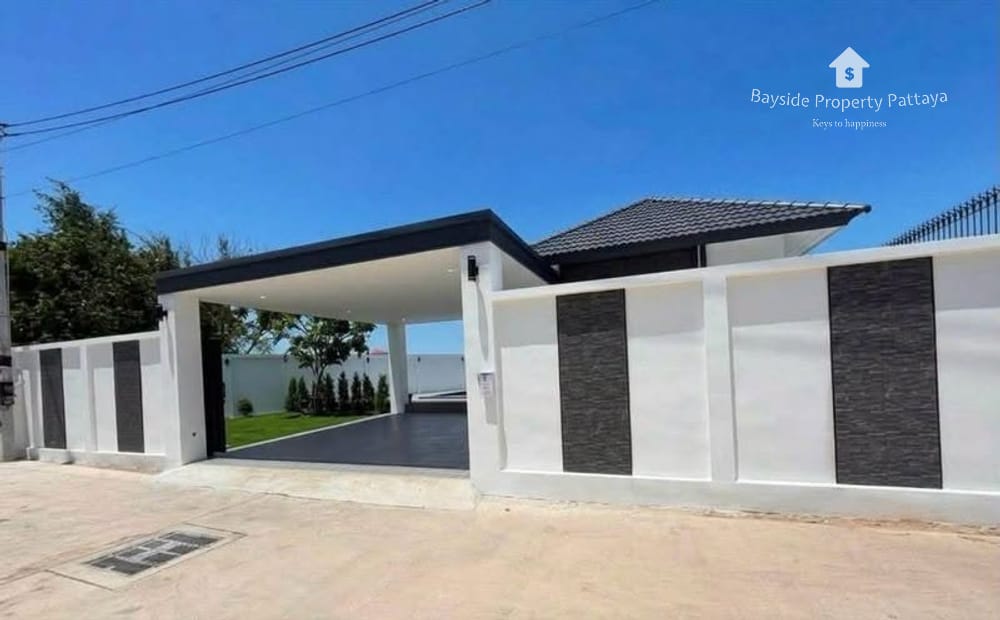 Moderne Poolvilla mit 3 Schlafzimmern und Stadtblick zum Verkauf in East Pattaya 2