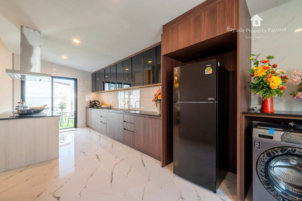 Spacious 3-Bedroom Villa for Sale in The Lake Huay Yai, East Pattaya 9