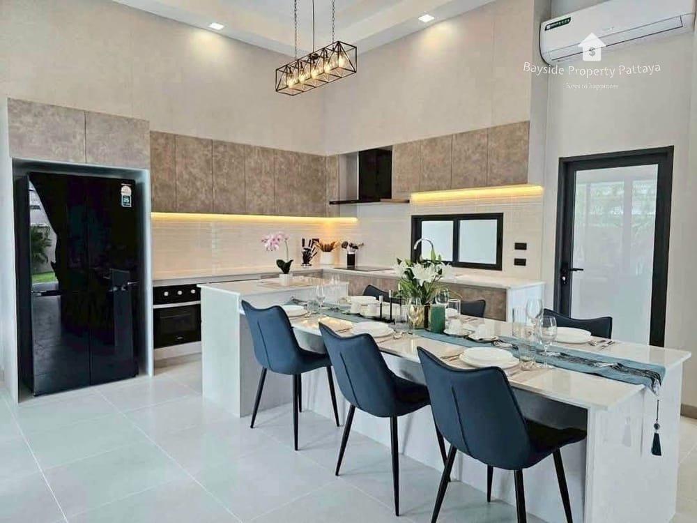 3 Bedroom Pool Villa for Sale in East Pattaya with Air Conditioning 8