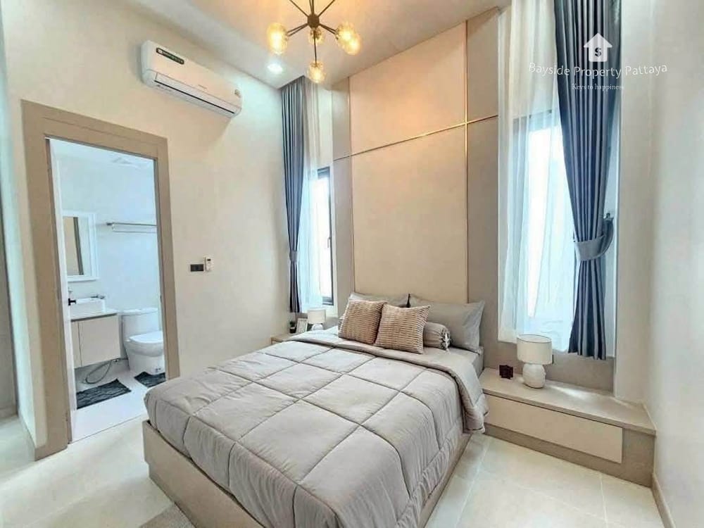 3 Bedroom Pool Villa for Sale in East Pattaya with Air Conditioning 9
