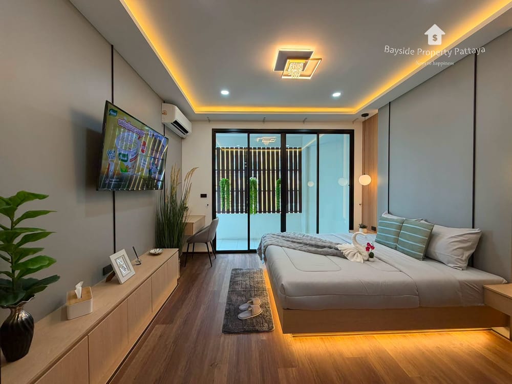 Modern 1-Bedroom Studio for Sale with Air Conditioning in Pratumnak, Pattaya 10