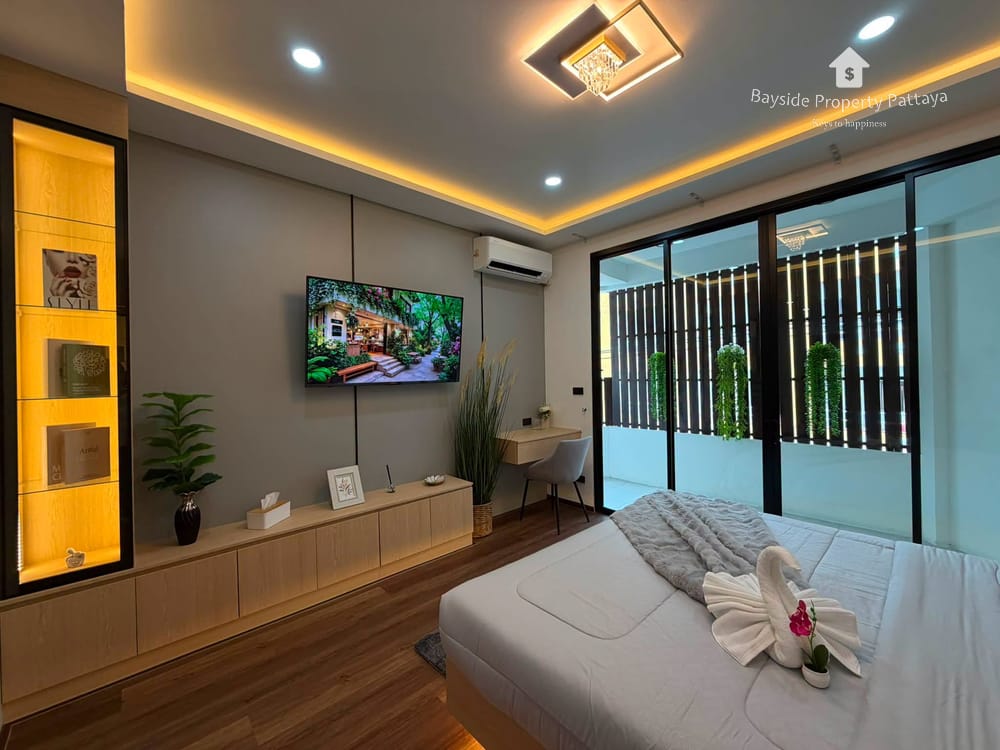 Modern 1-Bedroom Studio for Sale with Air Conditioning in Pratumnak, Pattaya 13