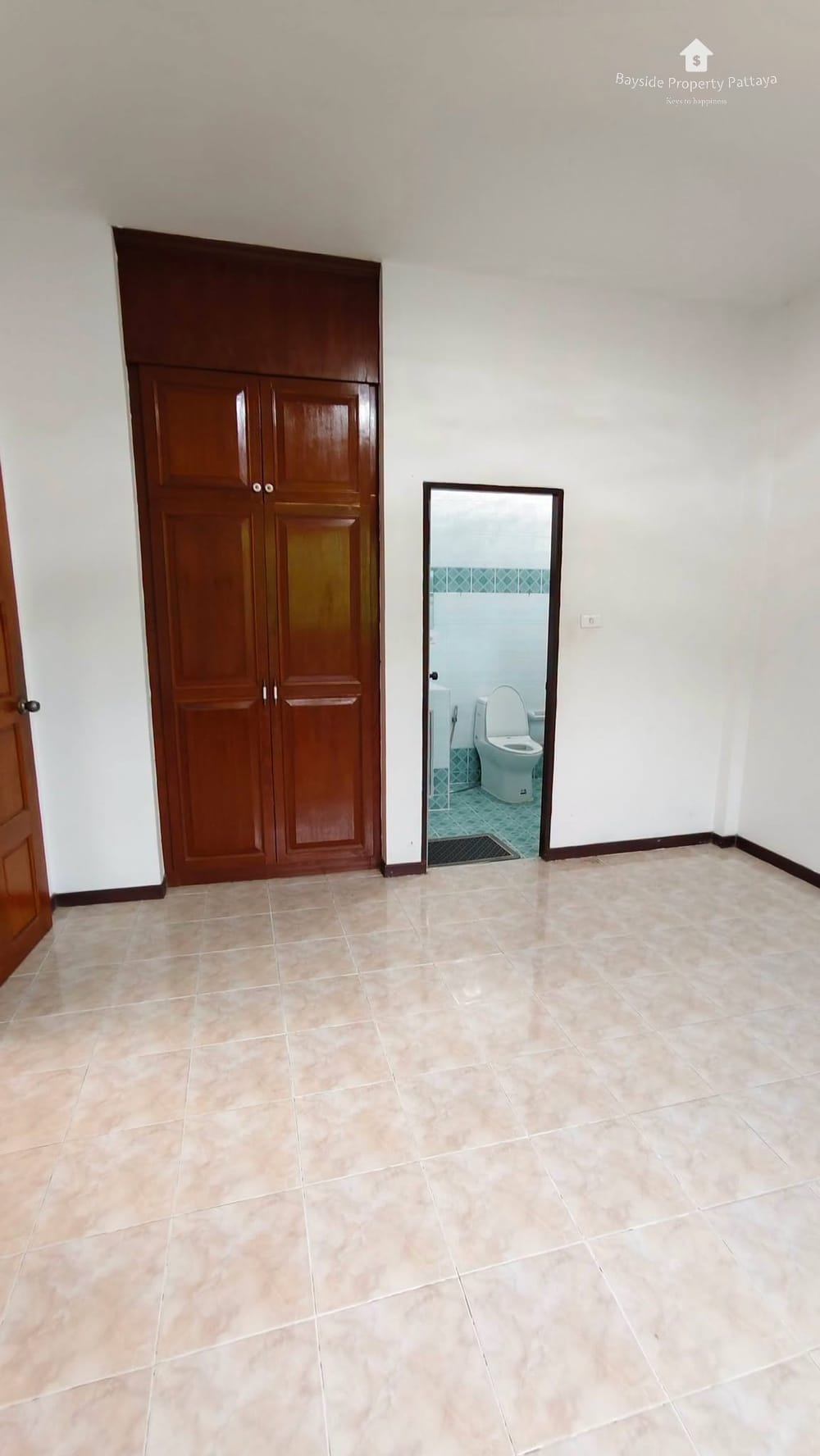 Modern 2-Bedroom Detached House with City View in East Pattaya - 24/7 Security 10