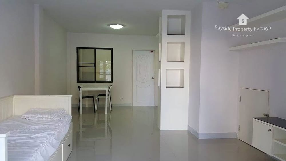 Modern 3-Bedroom House for Sale in Patta Town, East Pattaya - Pet Friendly 2